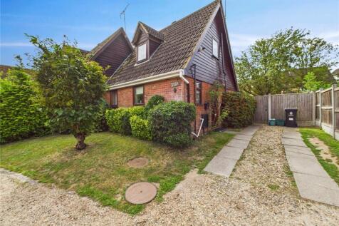 Turner Avenue, Lawford, Manningtree... 2 bed semi