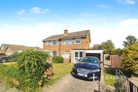 Henton Road, Edwinstowe, Mansfield 3 bed semi