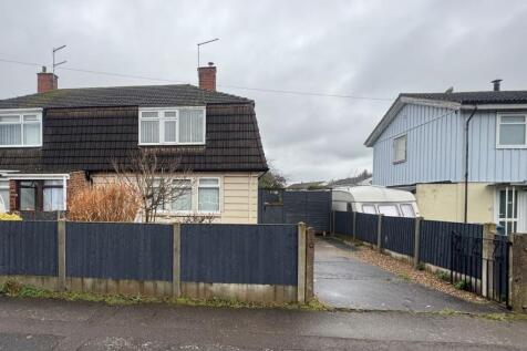 3 Sweet Leys Drive, East Leake... 3 bed semi