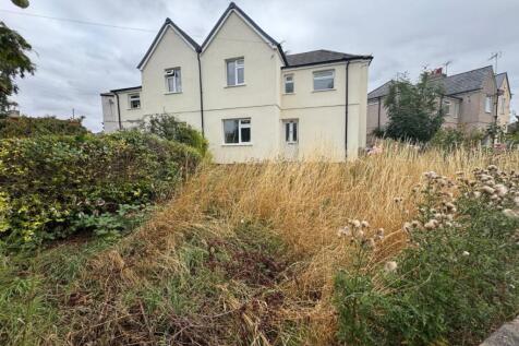 24 Fackley Road, Teversal... 3 bed semi