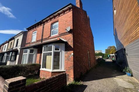 2 bedroom semi-detached house for sale