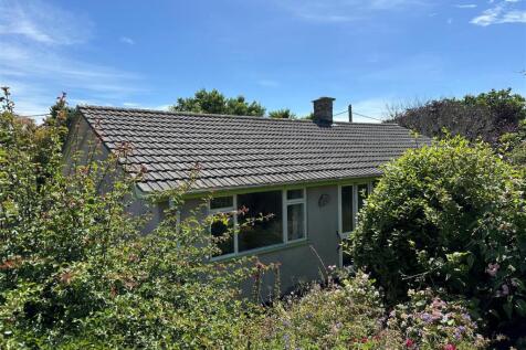 6 Meres Valley, Mullion TR12 2 bed detached bungalow for sale