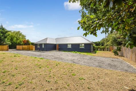 Chalk Lane, Sidlesham 3 bed detached bungalow for sale