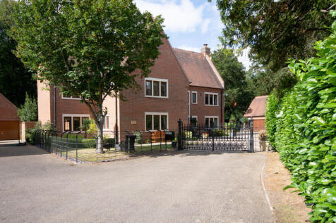 6 bedroom detached house for sale