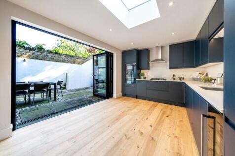 Victoria Rise, Clapham, London, SW4 3 bed flat for sale
