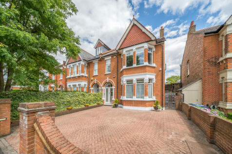 5 bedroom semi-detached house for sale