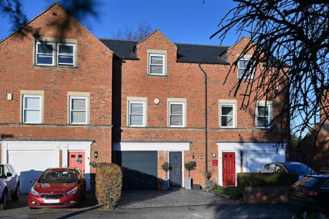 3 bedroom town house for sale