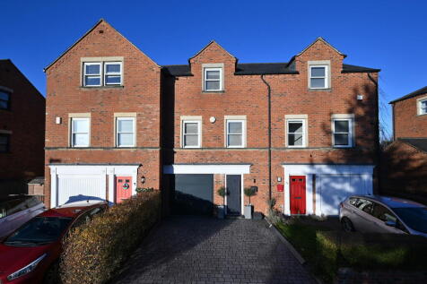 3 bedroom town house for sale