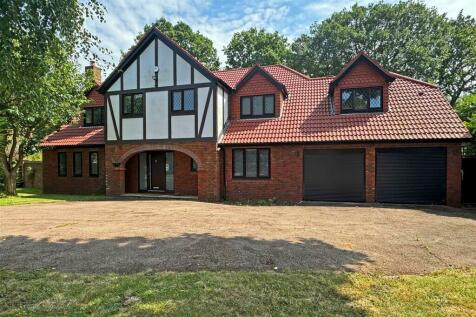 Warren Lodge Drive, Kingswood 6 bed detached house for sale