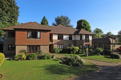 Petersmead Close, Tadworth 2 bed apartment for sale