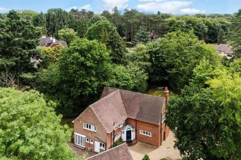 Waterhouse Lane, Kingswood 5 bed detached house for sale