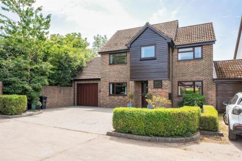 Dents Grove, Lower Kingswood, Tadworth 4 bed house for sale
