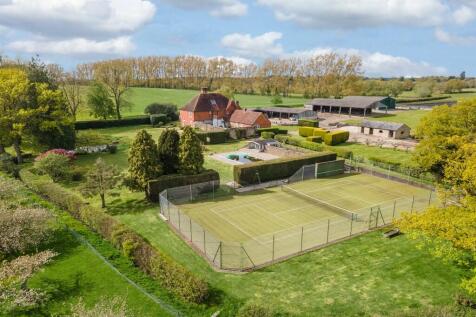 8 bedroom detached house for sale