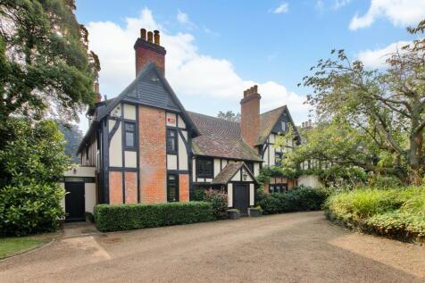 6 bedroom detached house for sale