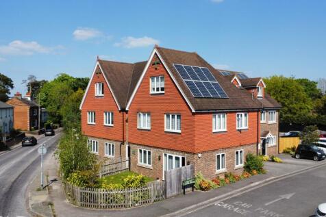 Cuckfield Road, Haywards Heath, RH17 2 bed flat for sale