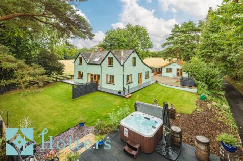 Llanhamlach, Brecon 5 bed detached house for sale