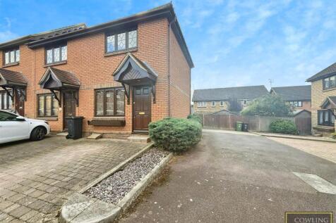 Ogilvie Court, Wickford 1 bed end of terrace house for sale