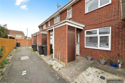 Broxted End, Wickford, Essex 1 bed maisonette for sale