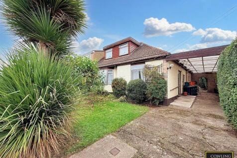 Third Avenue, Wickford 4 bed chalet for sale