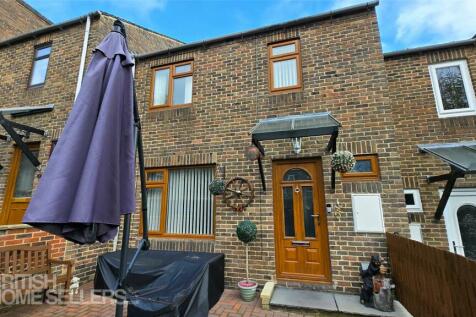 3 bedroom terraced house for sale