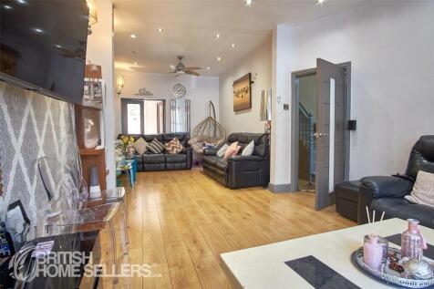 5 bedroom terraced house for sale