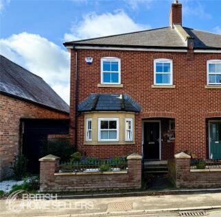 3 bedroom semi-detached house for sale