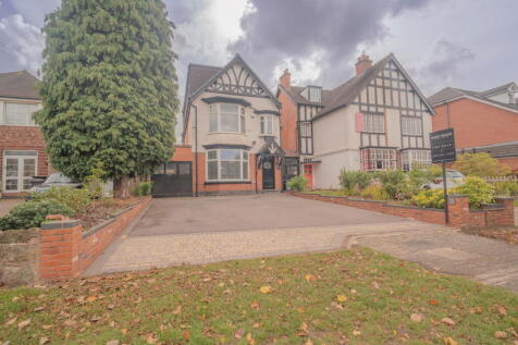 6 bedroom link detached house for sale