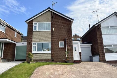 3 bedroom link detached house for sale