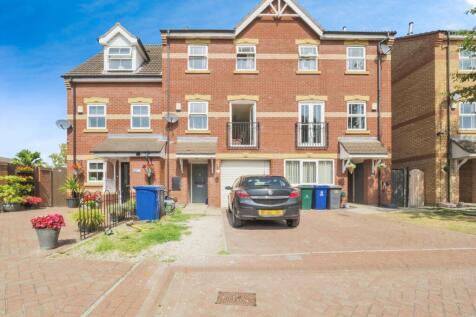 3 bedroom terraced house for sale