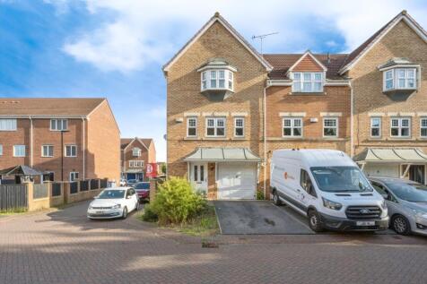 3 bedroom end of terrace house for sale