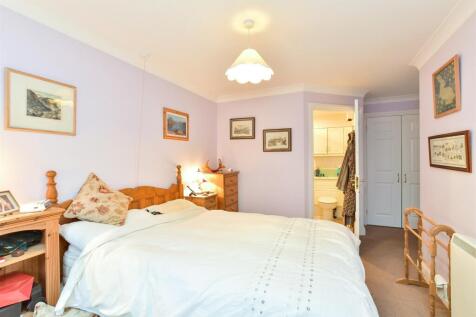 2 bedroom ground floor flat for sale