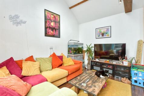 3 bedroom ground floor flat for sale