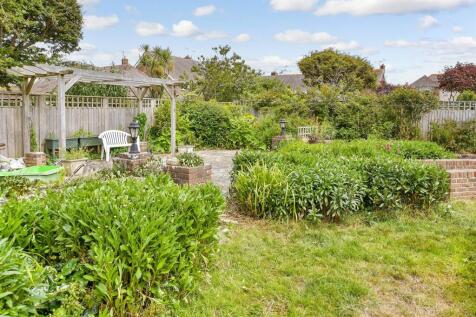 4 bedroom detached bungalow for sale