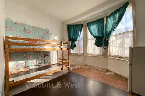 1 bedroom ground floor flat for sale