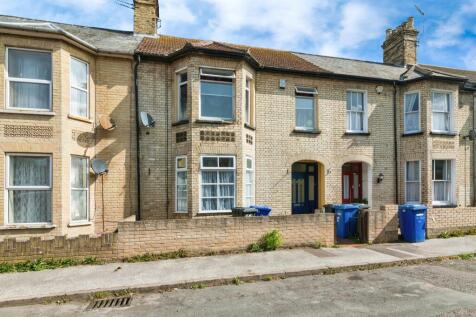 1 bedroom ground floor flat for sale