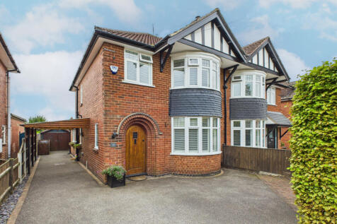 3 bedroom semi-detached house for sale