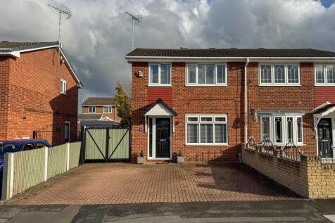 3 bedroom semi-detached house for sale