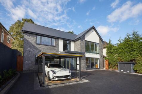 5 bedroom detached house for sale