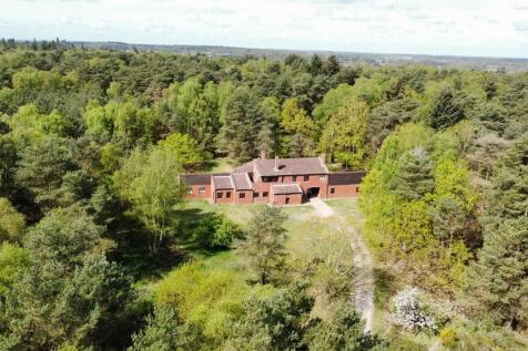 5 bedroom detached house for sale