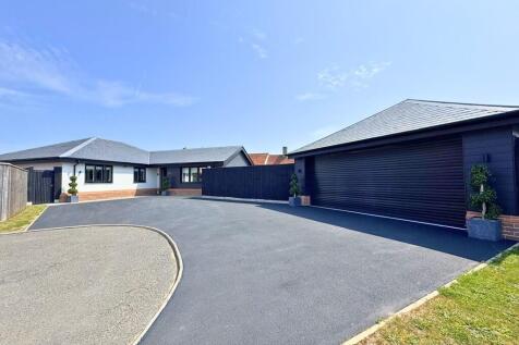 4 bedroom detached bungalow for sale