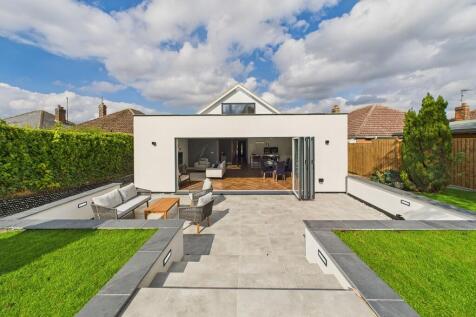 6 bedroom chalet for sale
