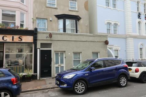 South Street, Scarborough, YO11 2BP 4 bed flat for sale