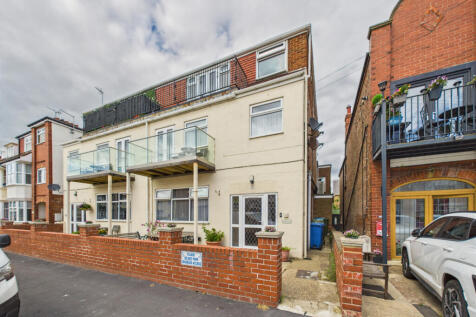 Summerfield Road, Bridlington, YO15 3LF 2 bed flat for sale