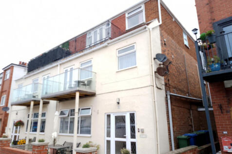 Summerfield Road, Bridlington, YO15 3LF 2 bed flat for sale