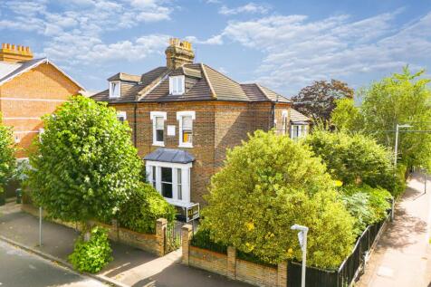 5 bedroom semi-detached house for sale