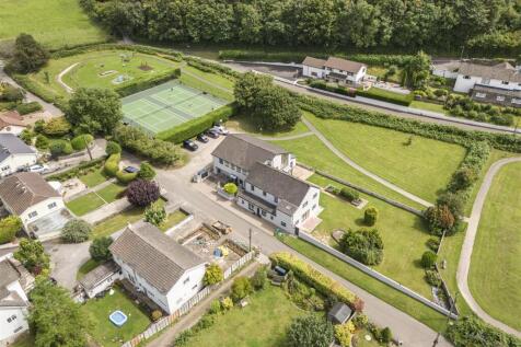 6 bedroom detached house for sale