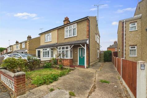2 bedroom semi-detached house for sale