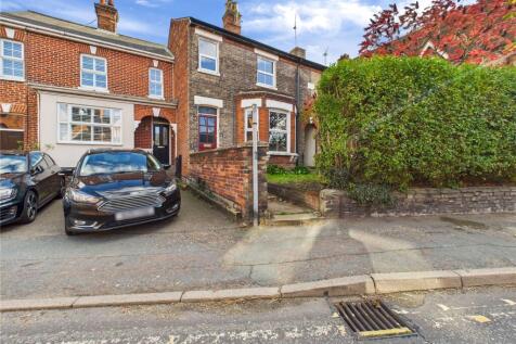 Maldon Road, Colchester, Essex, CO3 2 bed terraced house for sale