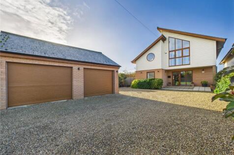 Dumont Avenue, St. Osyth... 6 bed detached house for sale