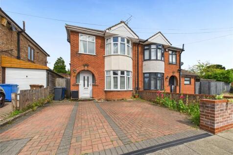 Park View Road, Ipswich, Suffolk, IP1 3 bed semi